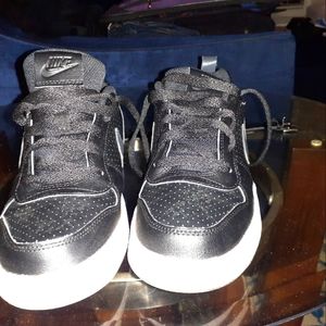 Nike Court borough Low  / BLACK  /Sz.6Y